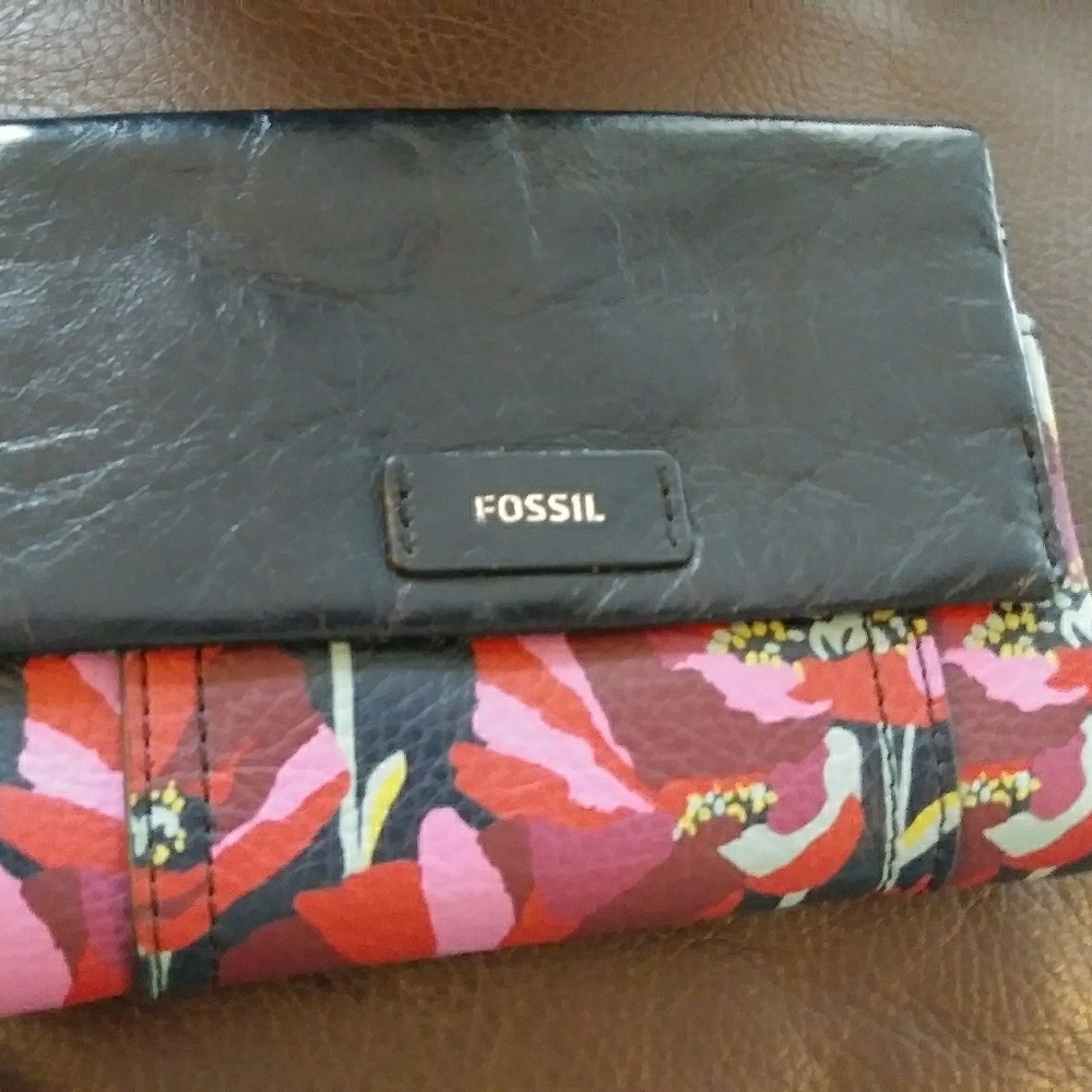 Fossil Navy Floral Print Wallet